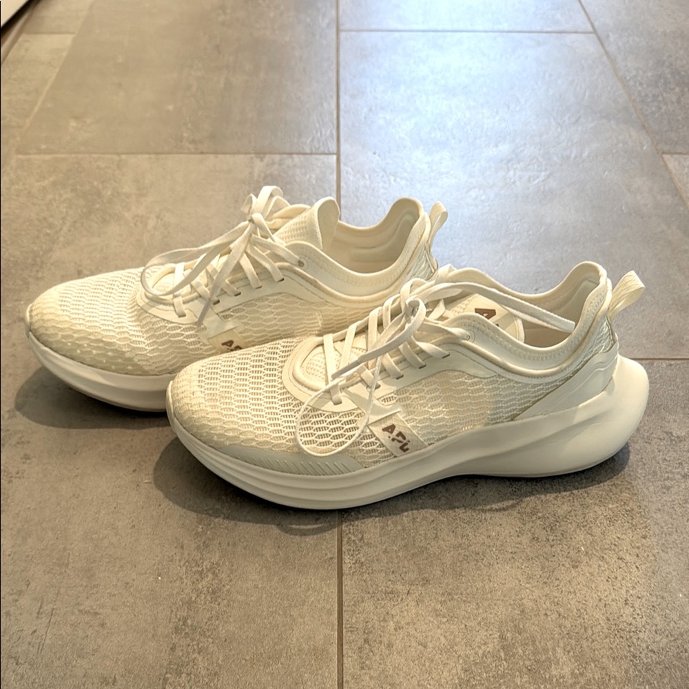 APL Women’s Euphoria White Athletic Shoes ivory/sandstorm